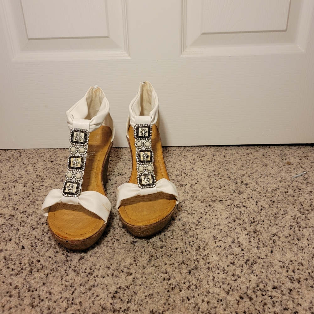 White Wedges